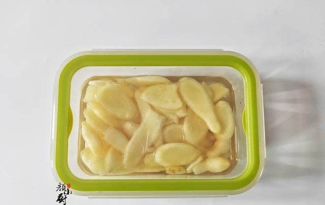  糖醋姜片|7月遇见这菜我从不手软，一次腌10斤，放一年都不会坏，超美味