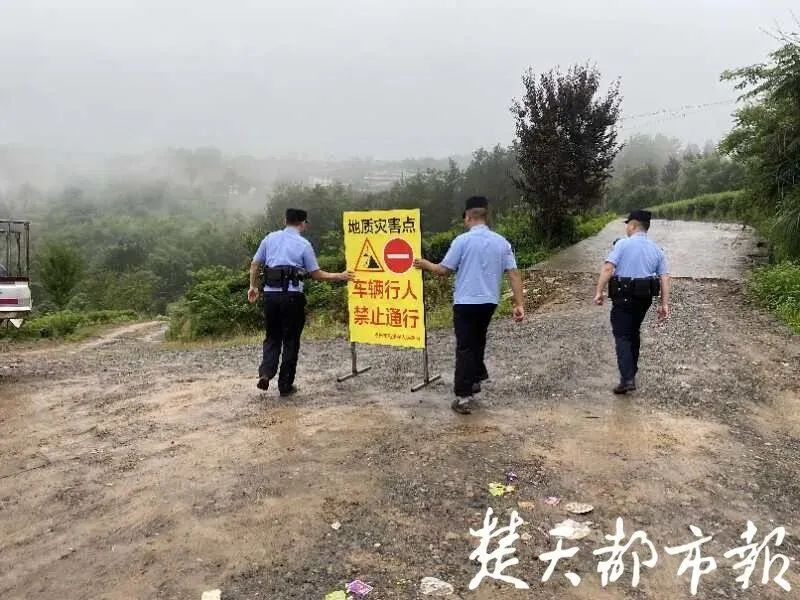 湖北|警报再次拉响！湖北恩施山体大面积滑移，已形成堰塞湖