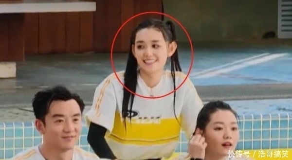  镜头|《跑男》下期水上游戏，放大蒋依依的镜头，脱妆后颜值很真实