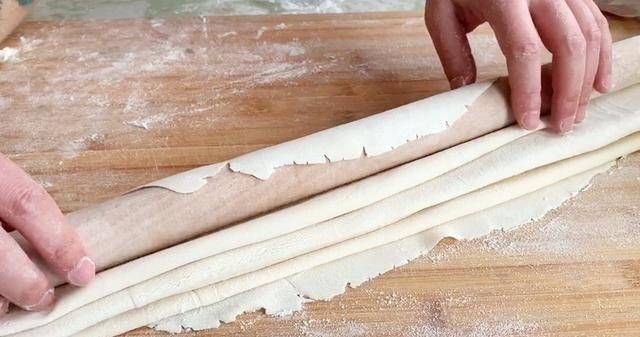 加勺|做手擀面时,和面只加水是不对的,加勺它,面条劲道爽滑不粘连