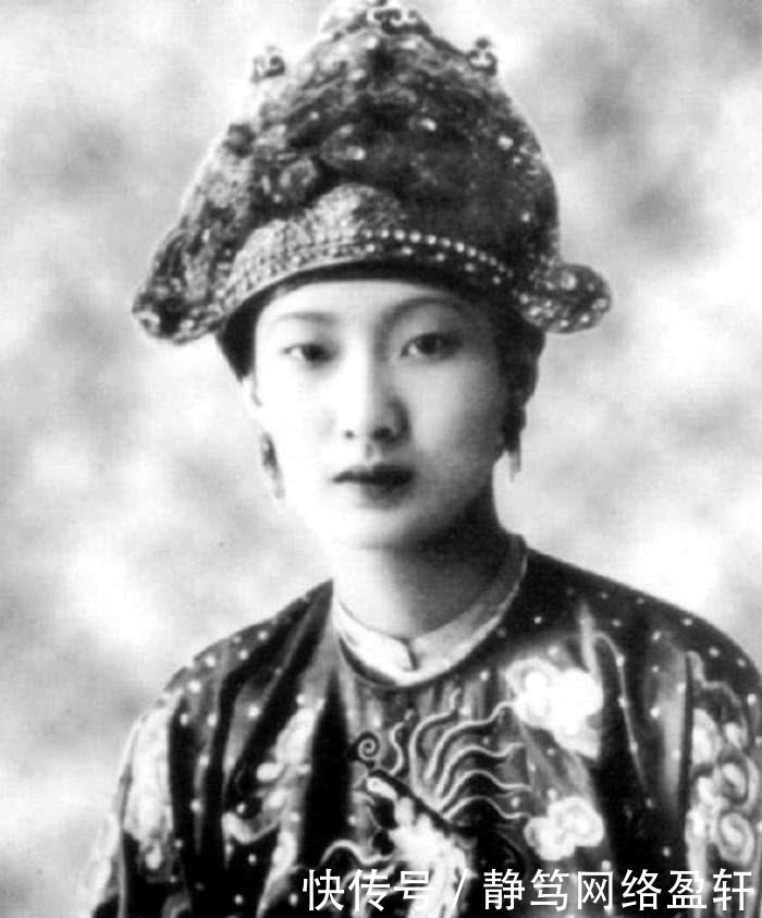 皇后|镜头下的历史:两位末代皇后的真实照片,各有秋千