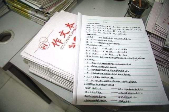 接二连三|一群学生坐地铁，高危动作接二连三，网友：体育课也有家庭作业了