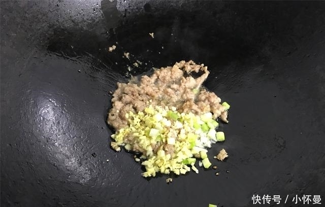 开胃|茄子别再油焖了,教你新吃法,不炒不炸,开胃下饭,百吃不腻