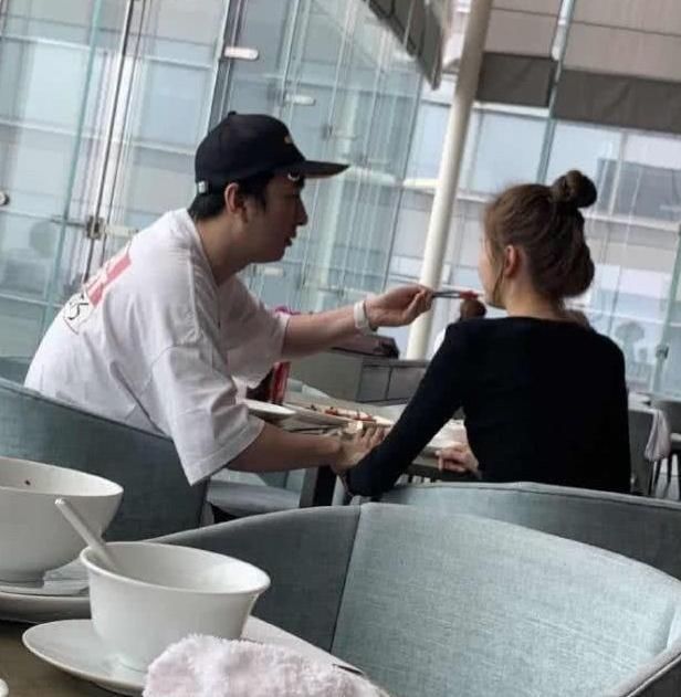  王思聪身边|王思聪换女友速度太快，携全新5名美女深夜出游，前女友怒怼网友