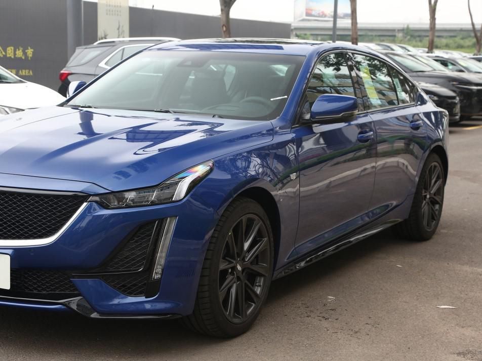 标配|年轻人追捧的豪车,降价比A4L狠,运动比3系棒,标配2.0T+10AT