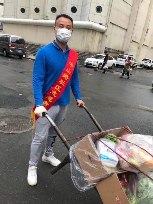 不容|来之不易 不容忘记