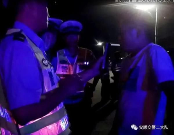  男子|贵州一男子为送女友上班酒驾，结果被扣12分，驾驶证也被暂扣