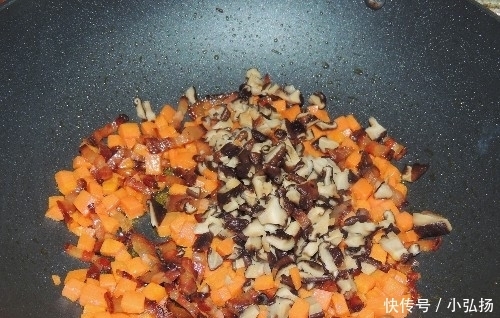  胡萝卜|夏天的懒人焖饭，饭菜一锅出，有肉有菜营养均衡，比外卖还省时