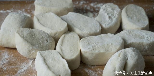 焦脆|面粉试试这样做一次,比包子油条好吃百倍,上层肉香底层焦脆