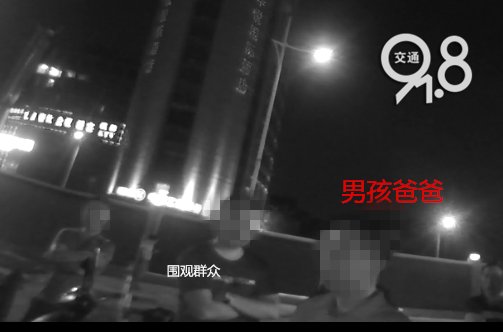  用爸爸|杭州一13岁男孩哭着报警：“求你们管管我爸...”