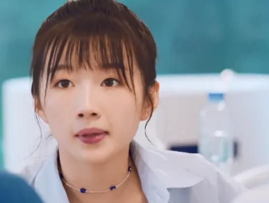  全网|《中餐厅》滤镜有多重？看到李浩菲吃完饭后的嘴唇，全网笑出了猪叫！