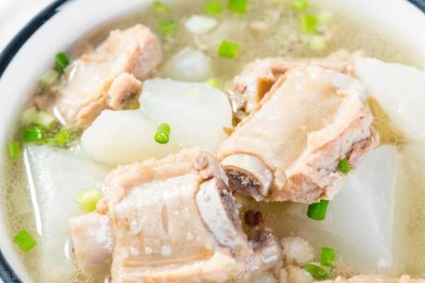  炖排骨|炖排骨，先焯水还是直接炖？都不对，教你一招，肉又香又嫩不干柴