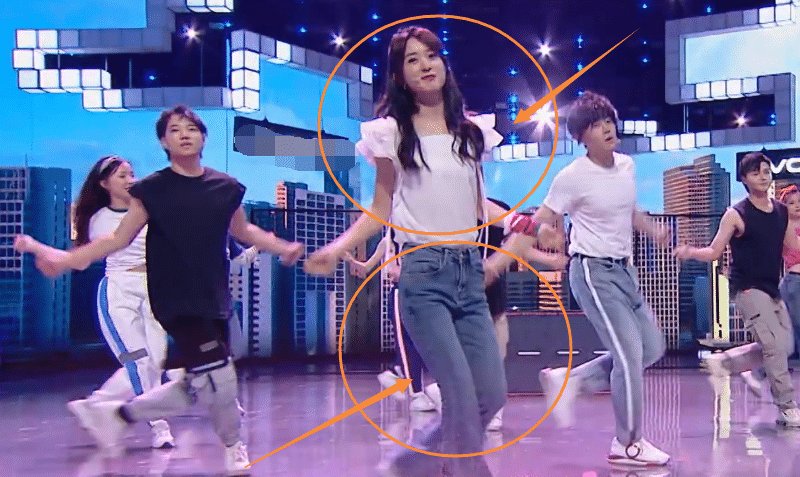  比例|赵丽颖节目唱跳表演, 当镜头拍到她的全身, 这身材比例没看错吧