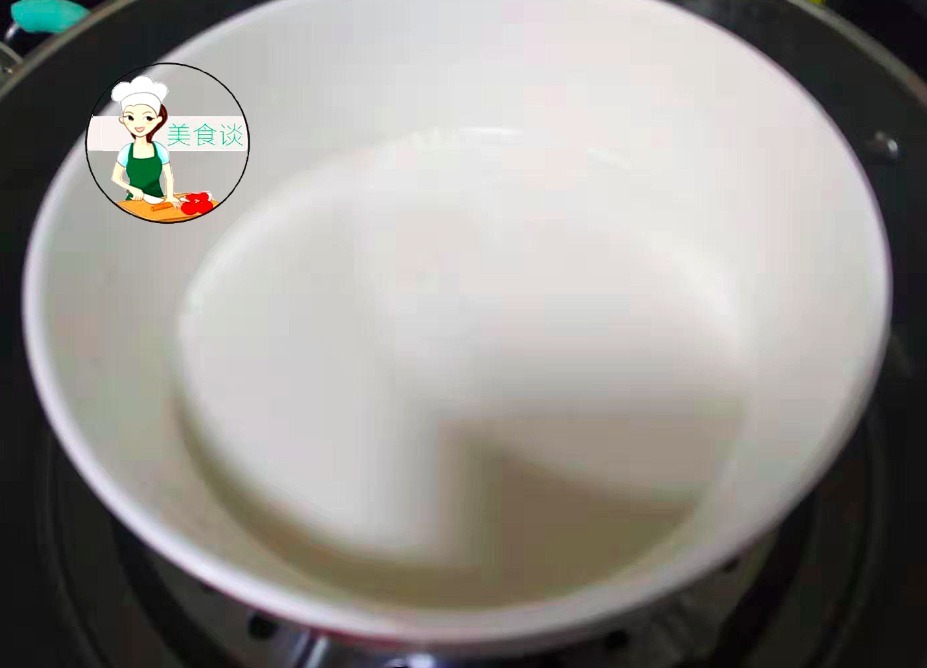  餐厅里|糯米粉一定要试试此做法，一蒸一卷，软嫩甜香，一口一块真解馋