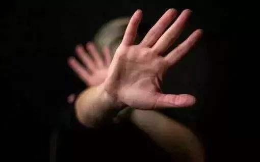 浙大|浙大女博士生跳楼自杀的背后：校内教授不停伸出魔爪骚扰