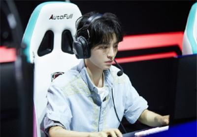  疑似|LOL表演赛！周杰伦未到现场疑似耍大牌？王俊凯已进入竞技状态