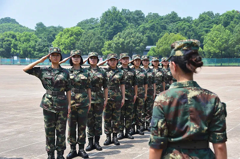 班长|准备入伍的女兵看这里，你们的班长来了