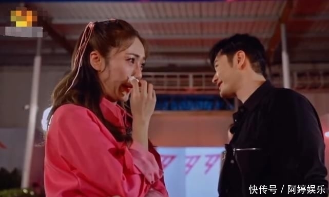  刘芸|刘芸被《浪姐》淘汰，在黄晓明的面前落泪，谁注意他的做法？已婚艺人的自觉