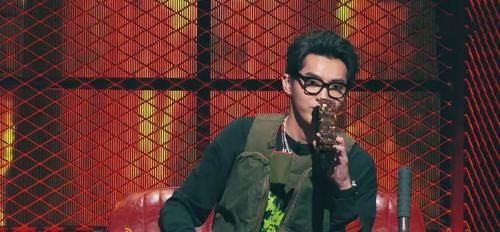  潘玮柏|吴亦凡潘玮柏过度吹捧小白 张靓颖的表情代表观众的心声