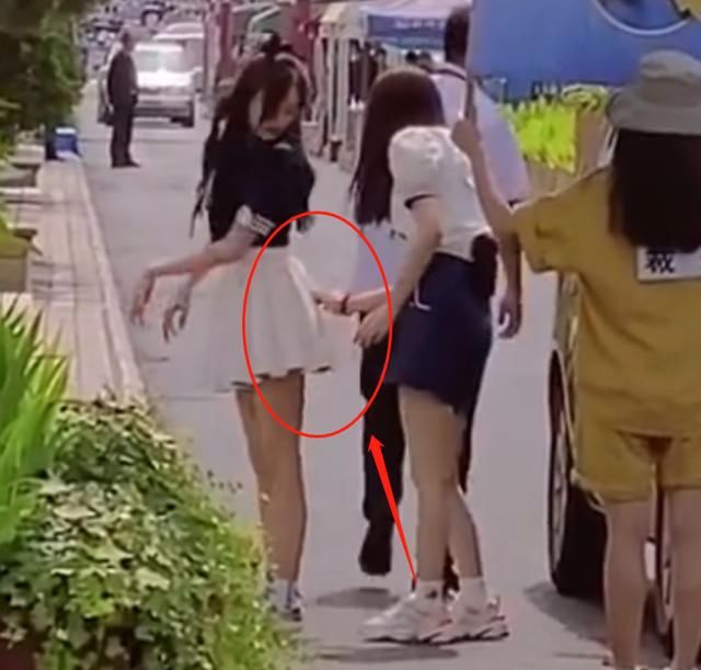  肤色|吴宣仪娜比参加跑男，看清二人的同框照，这肤色对比我没眼花吧？