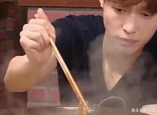  握筷子|明星拿筷子太奇葩！忍了鹿晗，再忍了杨幂，看到张艺兴真的忍不了