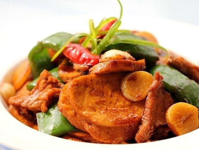  做法|青椒炒肉片的14种做法，肉嫩味纯辣而不燥，营养丰富制作简单