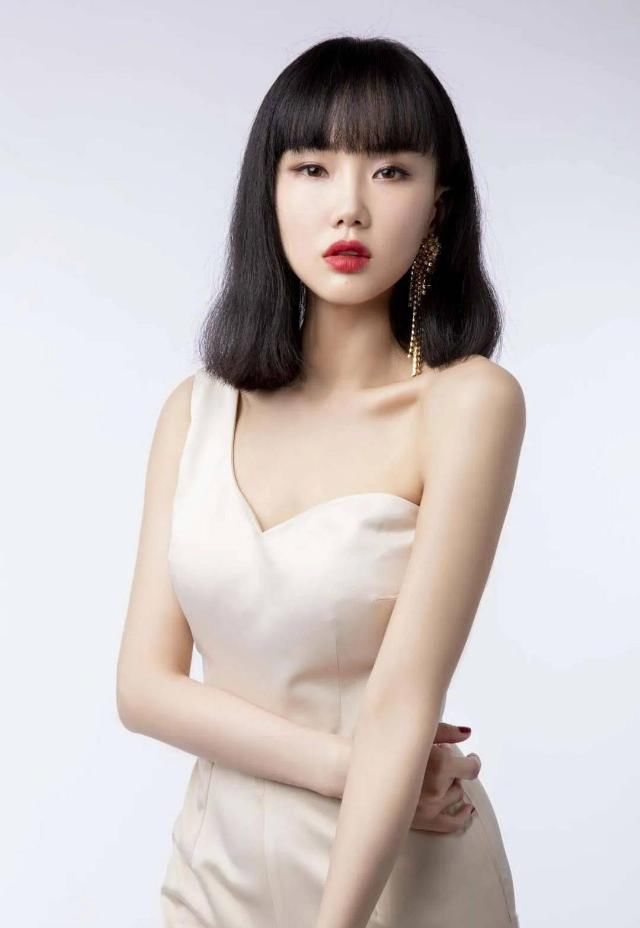 不红|上海最“嗲”歌姬黄龄，不站C位也在发光