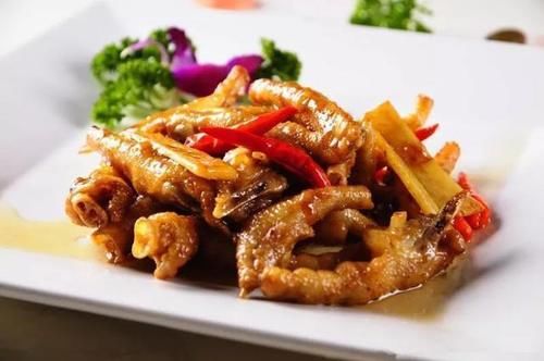  东北|东安仔鸡、东北大拉皮、鹿茸菌焖排骨、外婆菜烧凤爪几道家常做法