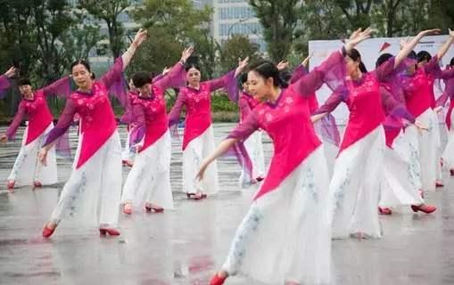  夺冠|怒怼巫启贤、打败云飞夺冠，安与骑兵从《星光大道》走上了独木桥