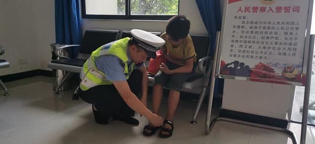  男孩|男孩高速暴走6小时，遇到交警时拖鞋都快磨没了……