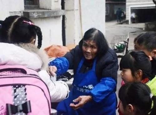 农民工师傅|被人偷偷爱着真好，你看到这张图已经刷爆全国