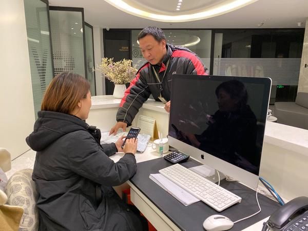 小哥|快递小哥曹小鹏：在一线百炼成钢 有种坚持叫“把客户放首位”