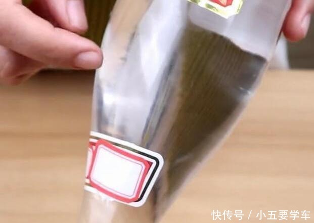 香气|将酒瓶子倒过来,白酒好坏一目了然,行家就用这招