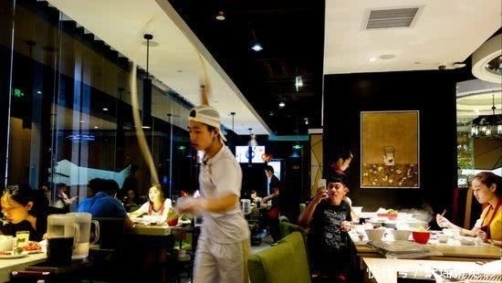 火锅店|去海底捞必点的5道“招牌菜”,价格有点贵,有钱人逢去必吃!