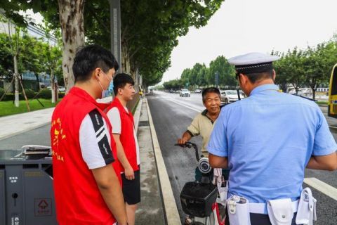 陆港|用“志愿红”点亮文明陆港底色