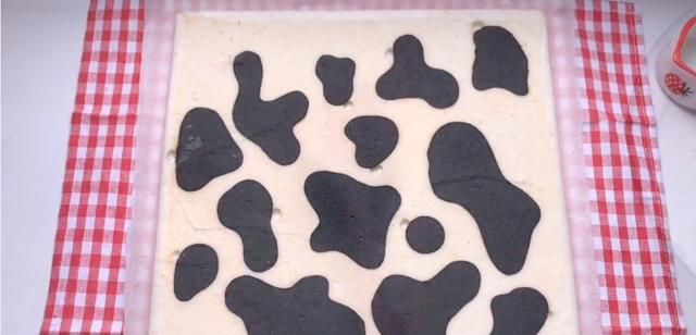  详细|奶牛色的毛巾卷你吃过吗？速来围观2人食网红烘焙详细教程