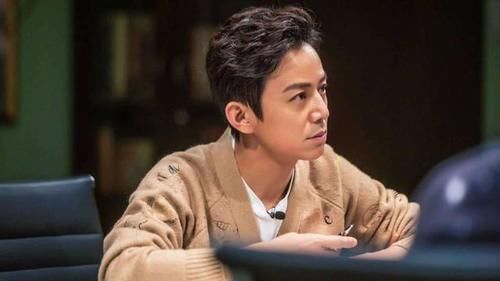  众人|节目当中为何总是何炅开车？知道原因后，众人心头一紧！