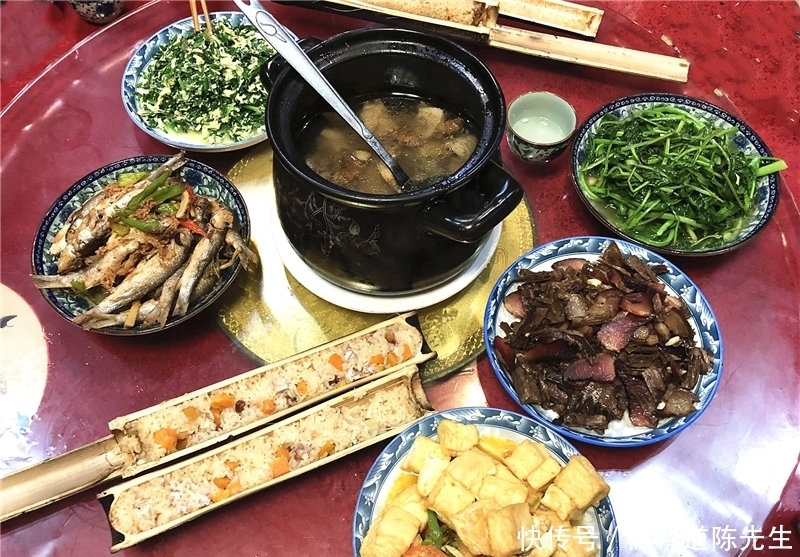 竹筒饭|三个女人自驾游，没有攻略边走边吃，品尝特色美食遭网友吐槽