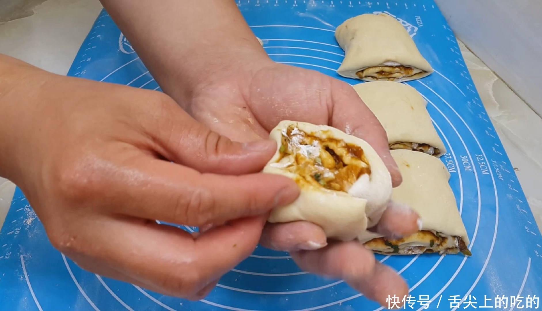 念念不忘|烧饼别买着吃了,加几勺酱料,外皮焦脆又多层,吃过就念念不忘