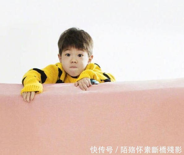 调皮|霍思燕与嗯哼艺术照曝光,一个调皮可爱一个美丽动人,杜江好福气