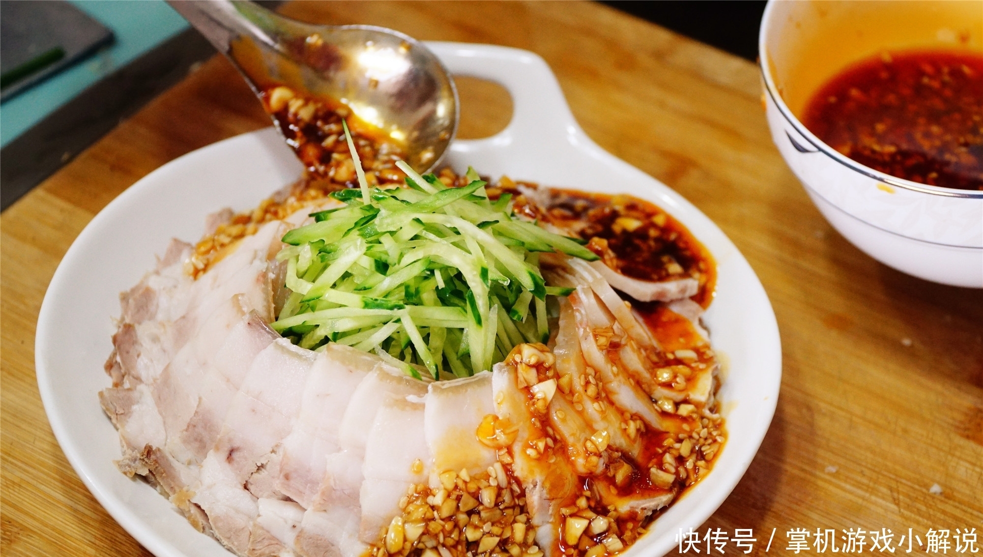 蒜泥|凉菜“蒜泥白肉”,配料做法详细,香辣开胃,一斤不够吃