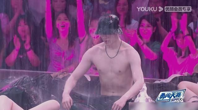 腹肌|《这街3》肖杰退赛?王一博全员晋级33强,张艺兴腹肌被滤镜磨平