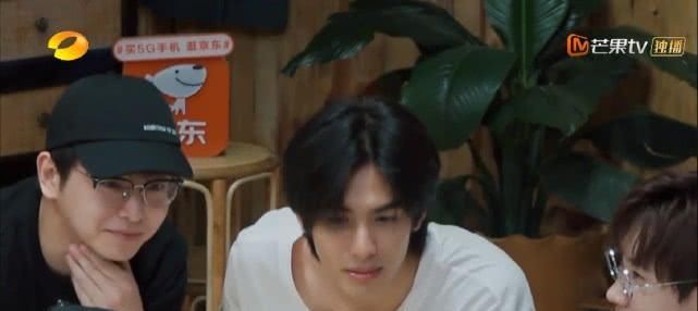  真的|周迅吃2碗饭不怕胖，宋威龙助薇娅卖水果，半小时卖570万元真的吗