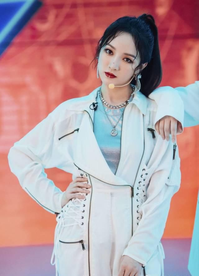  正统|为什么正统女团出身的孟佳和王霏霏在《乘风破浪的姐姐》里并没有很出彩？