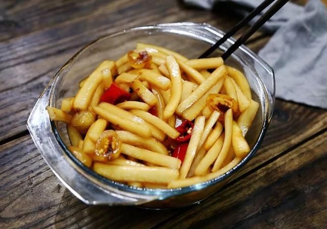  酱汁|爽口萝卜条，腌上一罐，下粥神器！