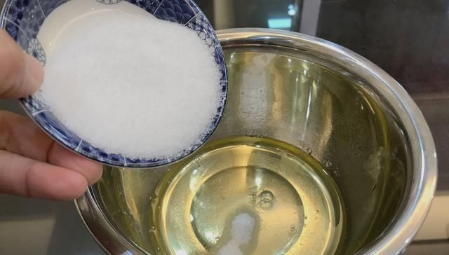  软嫩|做电饭锅蛋糕，不需要加酵母，一样可以做出鲜香、软嫩的蛋糕