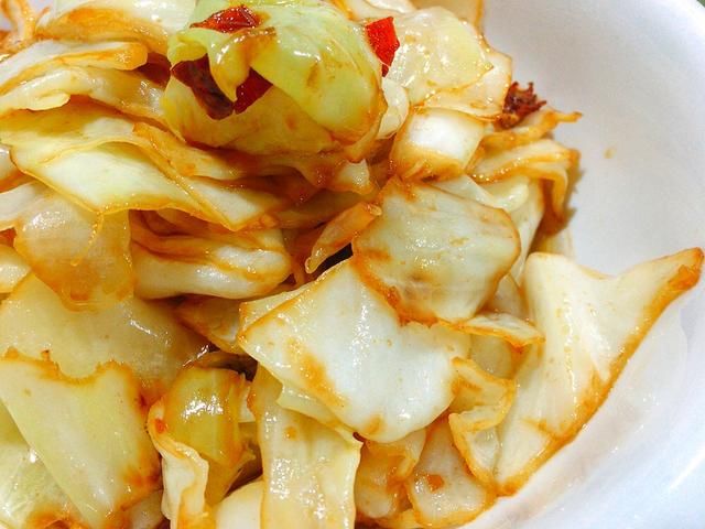  香甜|卷心菜想要好吃，别直接下锅炒，多加1个小妙招，香甜脆爽味道好
