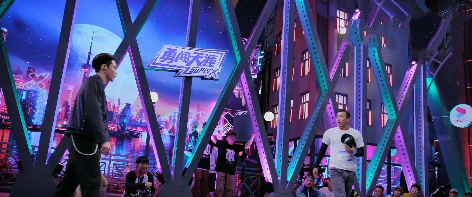  街舞|《街舞3》张艺兴Krump征服全场, KOD创始人高博表示, 想给他扔鞋