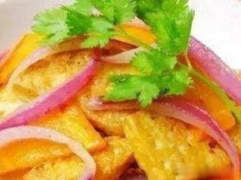 倒入|春季美食推荐:酱爆腰果鸡丁,洋葱烧豆腐,干锅鱼丸的做法