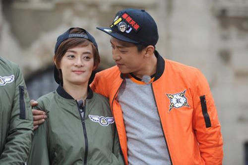  本性|Baby走T台不慎摔倒，邓超脱口而出6个字，意外暴露了本性